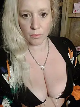 Snapshot of Bouncy-Bella28X chatting on September 13, 2025, 7:19 am Bouncy-Bella28X online show from September 13, 2025, 7:19 am