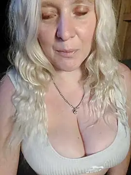 Snapshot of Bouncy-Bella28X chatting on October 8, 2025, 11:30 am Bouncy-Bella28X online show from October 8, 2025, 11:30 am