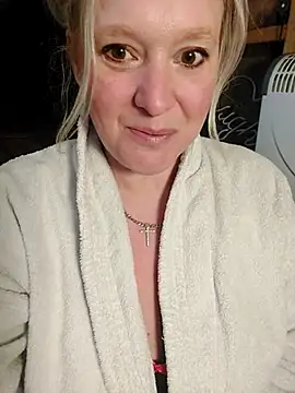 Snapshot of Bouncy-Bella28X chatting on October 30, 2025, 8:27 am Bouncy-Bella28X online show from October 30, 2025, 8:27 am