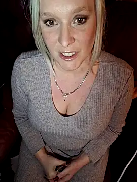 Bouncy-Bella28X online show from February 3, 2026, 10:48 pm