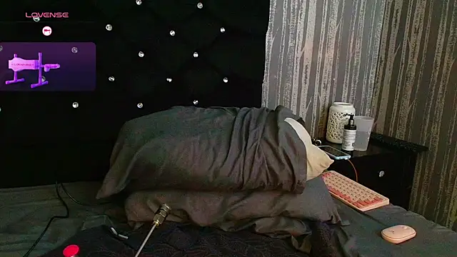 Alicee Moonn online show from April 16, 2026, 9:39 pm