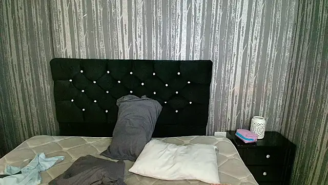 Snapshot of Alicee_Moonn chatting on May 5, 2026, 8:17 pm Alicee Moonn online show from May 5, 2026, 8:17 pm