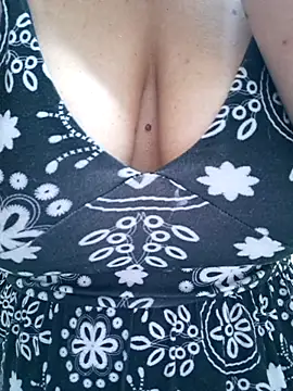 Snapshot of SweettyNaugthy chatting on November 28, 2025, 7:33 am SweettyNaugthy online show from November 28, 2025, 7:33 am