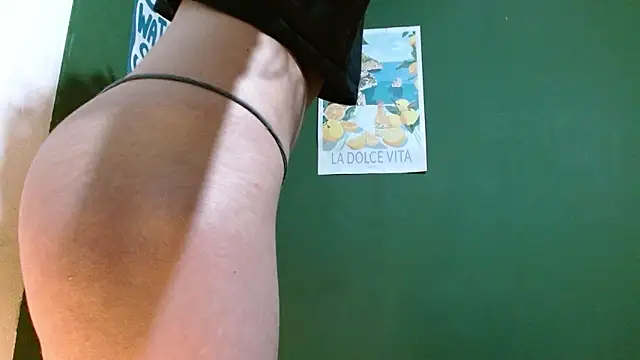 Roxiehood online show from May 2, 2026, 2:05 am