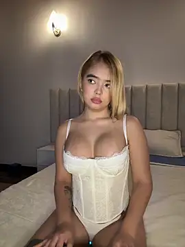 Mia Roswell online show from May 21, 2026, 10:17 pm