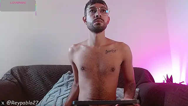 ReyPablo1 online show from February 15, 2026, 9:33 pm