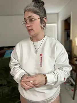 Snapshot of Alix_Valentine chatting on February 11, 2026, 5:07 pm Alix Valentine online show from February 11, 2026, 5:07 pm