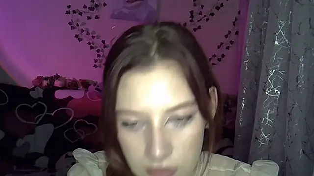 Lily Ember online show from November 17, 2025, 5:08 pm