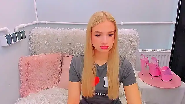 EvetteRose online show from March 30, 2026, 8:10 pm