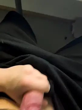 Snapshot of Monsterboy18 chatting on December 3, 2025, 9:57 pm Monsterboy18 online show from December 3, 2025, 9:57 pm