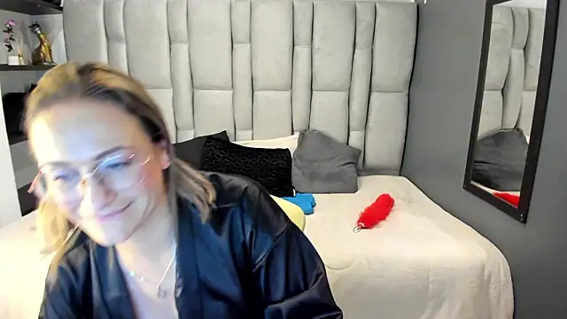 Charlot milf online show from February 20, 2026, 6:26 am