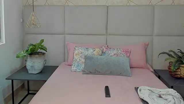 SamayRyann online show from April 15, 2026, 1:40 pm