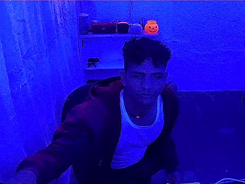 tonny1997duran online show from May 13, 2026, 2:42 am