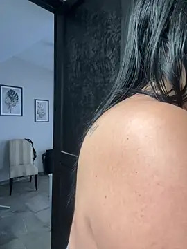 victoria amatista  online show from October 29, 2025, 3:25 pm