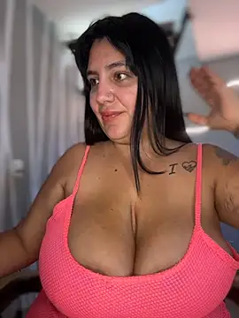 victoria amatista  online show from April 5, 2026, 8:06 pm