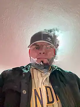 Snapshot of crazybarber69 chatting on February 1, 2026, 7:01 pm crazybarber69 online show from February 1, 2026, 7:01 pm