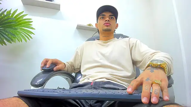 Snapshot of ariess_king chatting on November 5, 2025, 4:23 am ariess king online show from November 5, 2025, 4:23 am