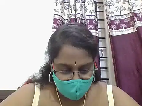 Snapshot of Reena-gowda chatting on September 22, 2025, 1:02 pm Reena-gowda online show from September 22, 2025, 1:02 pm