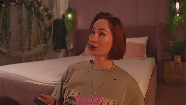 Snapshot of Serena_Waldarf chatting on November 8, 2025, 3:45 pm Serena Waldarf online show from November 8, 2025, 3:45 pm