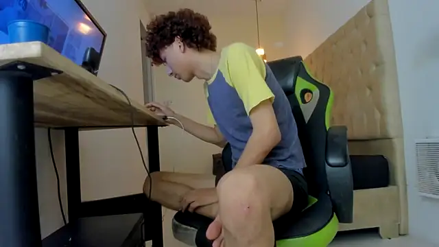 Darkknightx01 online show from November 4, 2025, 3:27 am