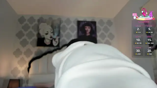 SarahMiler  online show from November 3, 2025, 7:48 pm