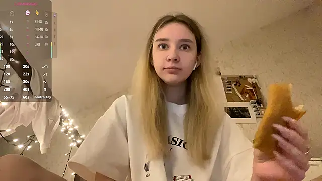 Snapshot of DanaCore chatting on October 10, 2025, 6:40 pm DanaCore online show from October 10, 2025, 6:40 pm