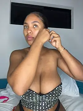 Mia sweet80 online show from October 10, 2025, 3:27 am