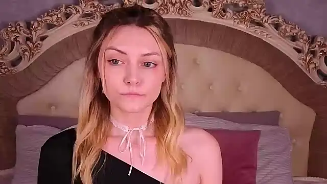 CindyFors online show from October 26, 2025, 8:59 pm