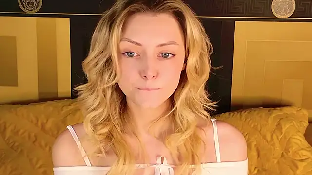 CindyFors online show from November 28, 2025, 8:55 pm