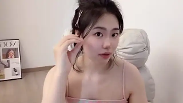 Snapshot of suki-1 chatting on February 12, 2026, 8:20 am suki-1 online show from February 12, 2026, 8:20 am