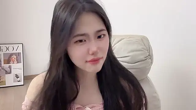 Snapshot of suki-1 chatting on April 13, 2026, 9:37 am suki-1 online show from April 13, 2026, 9:37 am