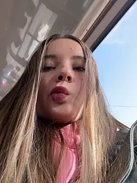 Snapshot of StephanieMur chatting on October 5, 2025, 5:17 am StephanieMur online show from October 5, 2025, 5:17 am