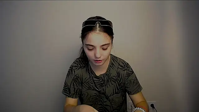 Snapshot of Sun_Shine__ chatting on September 25, 2025, 7:01 am Sun Shine   online show from September 25, 2025, 7:01 am