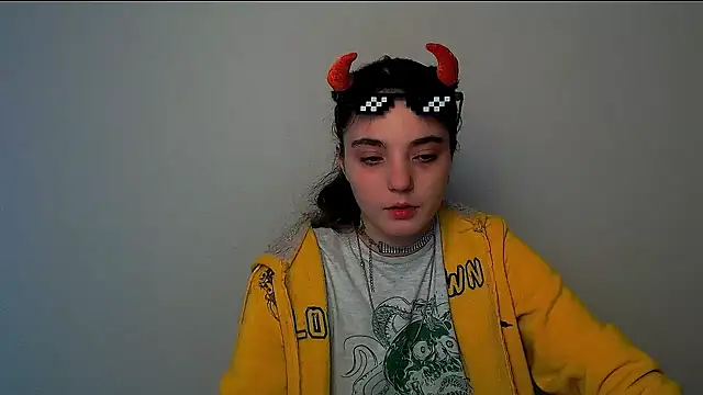 Snapshot of Sun_Shine__ chatting on October 12, 2025, 1:32 pm Sun Shine   online show from October 12, 2025, 1:32 pm