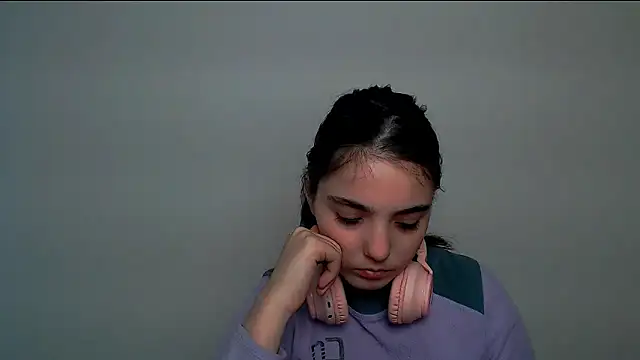 Snapshot of Sun_Shine__ chatting on October 22, 2025, 10:59 am Sun Shine   online show from October 22, 2025, 10:59 am