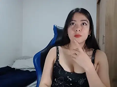 EloiseJun online show from October 2, 2025, 1:23 am