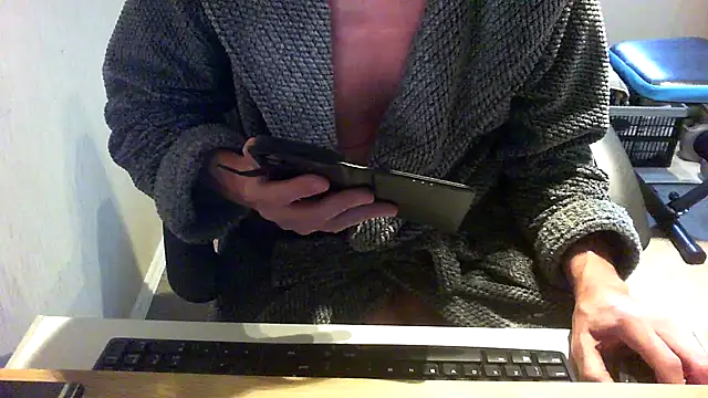 Snapshot of rogpb chatting on December 1, 2025, 9:25 am rogpb online show from December 1, 2025, 9:25 am