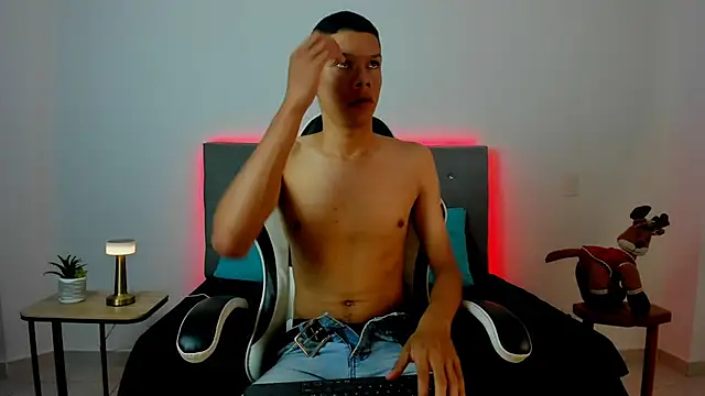 Snapshot of milo_cruz chatting on November 21, 2025, 7:40 am milo cruz online show from November 21, 2025, 7:40 am