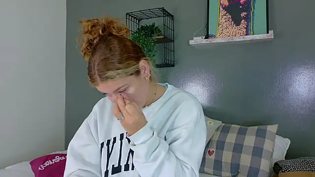 BelaMiller  online show from November 3, 2025, 11:33 am