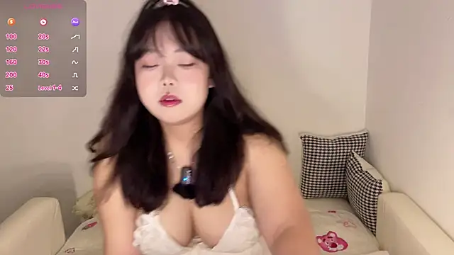 Snapshot of Kittenfishing chatting on September 10, 2025, 3:34 pm Kittenfishing online show from September 10, 2025, 3:34 pm