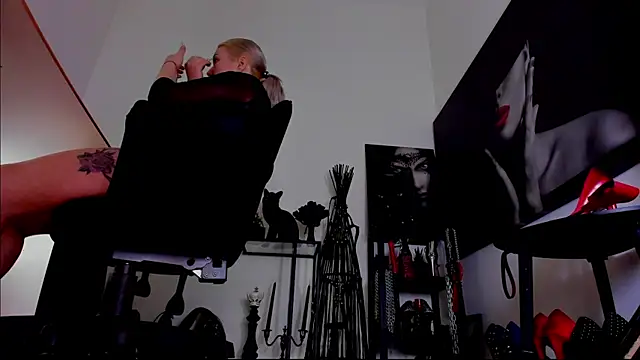 Snapshot of demisweet chatting on February 7, 2026, 2:04 am demisweet online show from February 7, 2026, 2:04 am