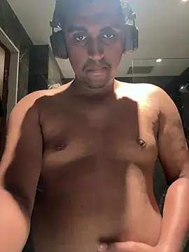 IndianguyinUK online show from December 1, 2025, 9:03 am