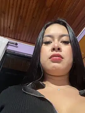 CrisMarulanda online show from November 12, 2025, 2:45 am