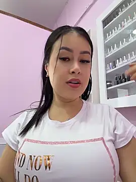 CrisMarulanda online show from May 13, 2026, 4:48 pm