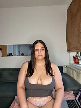 Katherine Leyla online show from May 27, 2026, 7:00 pm