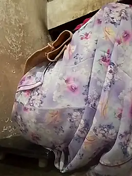 aunty sumy online show from November 10, 2025, 2:05 pm