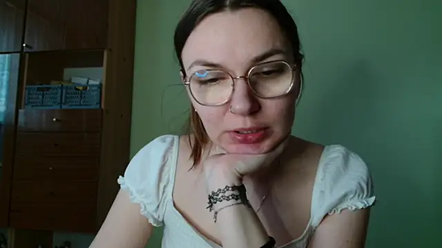 Snapshot of LooveELLYx chatting on January 16, 2026, 7:34 am LooveELLYx online show from January 16, 2026, 7:34 am