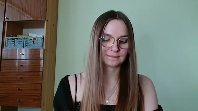 Snapshot of LooveELLYx chatting on February 4, 2026, 2:34 pm LooveELLYx online show from February 4, 2026, 2:34 pm