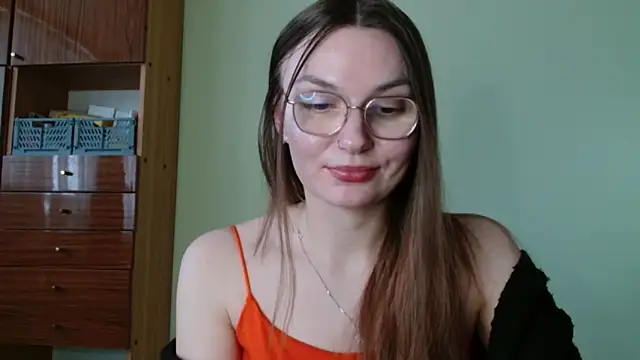 Snapshot of LooveELLYx chatting on February 5, 2026, 2:33 pm LooveELLYx online show from February 5, 2026, 2:33 pm