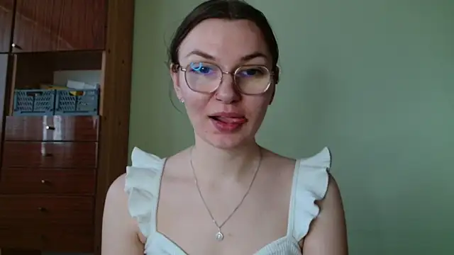 Snapshot of LooveELLYx chatting on February 9, 2026, 7:56 am LooveELLYx online show from February 9, 2026, 7:56 am